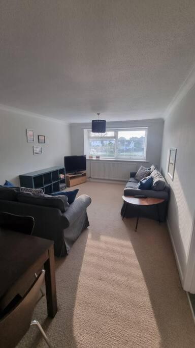 Spacious Self Contained Flat In Superb Location Lymington Exterior photo